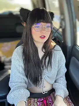 urpuppymoon online show from February 7, 8:50 pm