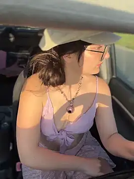 urpuppymoon online show from April 3, 10:38 pm