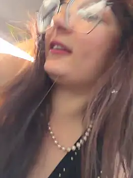 urpuppymoon online show from March 4, 10:17 pm