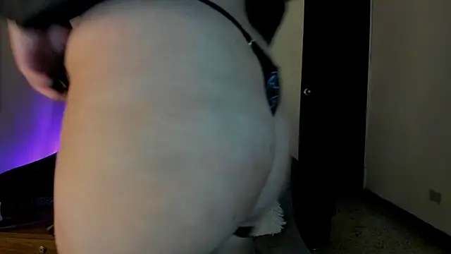 liily moore online show from November 14, 7:12 am