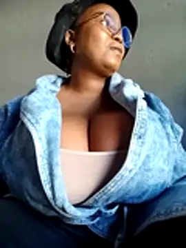Snapshot of BOOBYXX99 chatting on July 18, 12:25 pm BOOBYXX99 online show from July 18, 12:25 pm