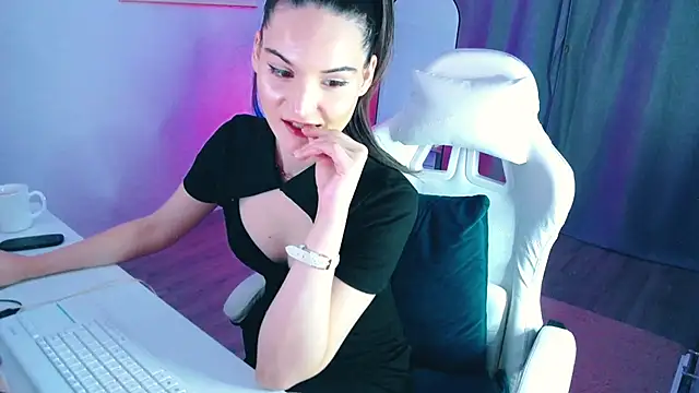 Snapshot of AmbraEnms chatting on March 22, 10:37 pm AmbraEnms online show from March 22, 10:37 pm