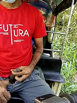 Snapshot of DulajThushara2468 chatting on December 23, 3:28 am DulajThushara2468 online show from December 23, 3:28 am