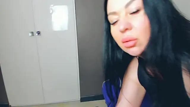 LayaFlow online show from February 17, 12:13 pm