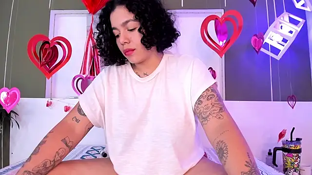 Snapshot of Alexxxholy chatting on February 15, 8:23 pm Alexxxholy online show from February 15, 8:23 pm