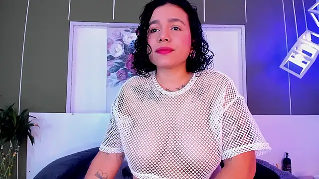 Snapshot of Alexxxholy chatting on February 24, 1:42 pm Alexxxholy online show from February 24, 1:42 pm