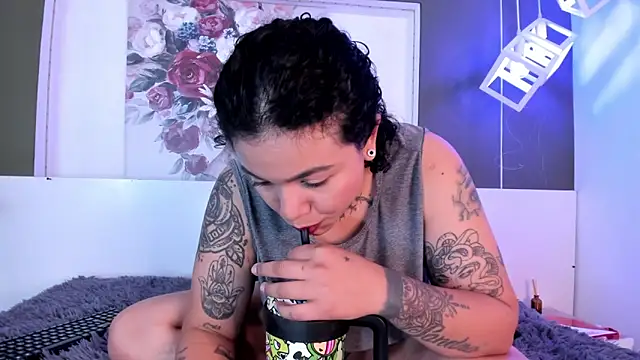 Snapshot of Alexxxholy chatting on February 19, 7:59 pm Alexxxholy online show from February 19, 7:59 pm