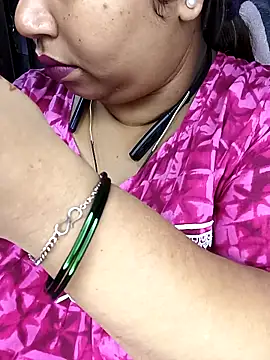 Snapshot of Ravina_patil1 chatting on October 31, 12:35 pm Ravina patil1 online show from October 31, 12:35 pm