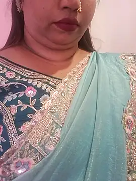 Snapshot of Ravina_patil1 chatting on June 29, 8:10 am Ravina patil1 online show from June 29, 8:10 am