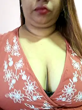 Snapshot of Ravina_patil1 chatting on July 7, 6:47 am Ravina patil1 online show from July 7, 6:47 am