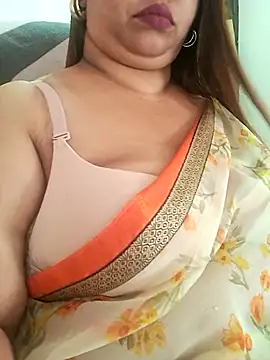 Snapshot of Ravina_patil1 chatting on June 27, 12:22 pm Ravina patil1 online show from June 27, 12:22 pm