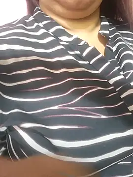 Snapshot of Ravina_patil1 chatting on July 15, 12:56 pm Ravina patil1 online show from July 15, 12:56 pm
