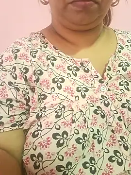 Snapshot of Ravina_patil1 chatting on June 18, 9:08 am Ravina patil1 online show from June 18, 9:08 am