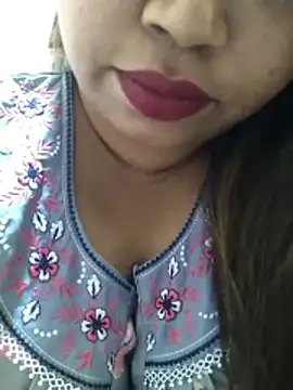 Snapshot of Ravina_patil1 chatting on December 16, 7:34 am Ravina patil1 online show from December 16, 7:34 am