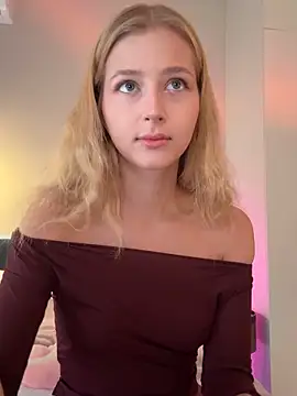 Snapshot of LunaRase chatting on March 13, 9:14 am LunaRase online show from March 13, 9:14 am