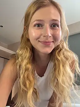 Snapshot of LunaRase chatting on February 12, 6:35 am LunaRase online show from February 12, 6:35 am