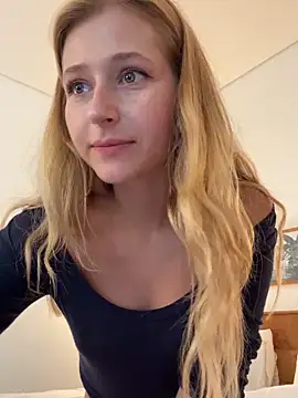 Snapshot of LunaRase chatting on February 11, 5:51 am LunaRase online show from February 11, 5:51 am