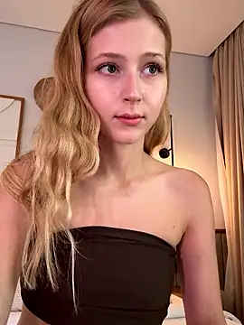 Snapshot of LunaRase chatting on January 13, 6:17 am LunaRase online show from January 13, 6:17 am