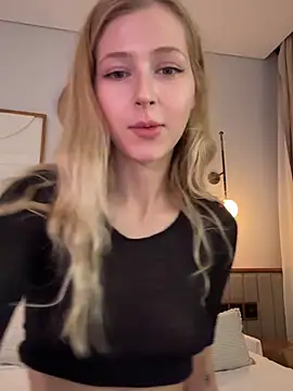 Snapshot of LunaRase chatting on January 11, 2:51 am LunaRase online show from January 11, 2:51 am