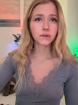 Snapshot of LunaRase chatting on December 20, 10:29 am LunaRase online show from December 20, 10:29 am