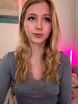 LunaRase online show from December 3, 7:08 am