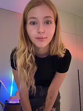 LunaRase online show from April 2, 4:41 am