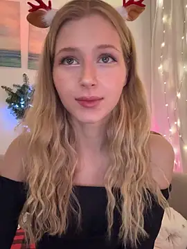 Snapshot of LunaRase chatting on December 22, 2:06 pm LunaRase online show from December 22, 2:06 pm