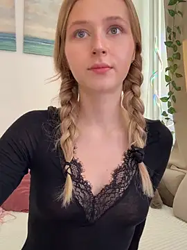 LunaRase online show from October 8, 10:50 am