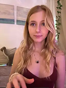 LunaRase online show from November 9, 3:27 pm