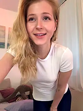 Snapshot of LunaRase chatting on December 4, 10:58 am LunaRase online show from December 4, 10:58 am