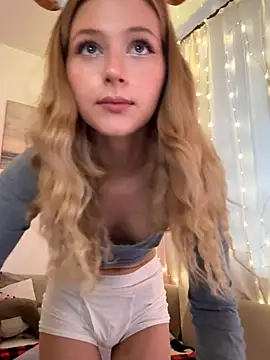 Snapshot of LunaRase chatting on December 21, 10:50 am LunaRase online show from December 21, 10:50 am