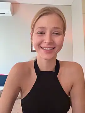 Snapshot of LunaRase chatting on March 24, 7:08 am LunaRase online show from March 24, 7:08 am