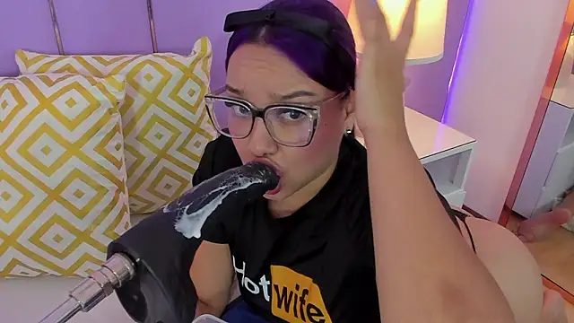 SophyRuiz  online show from March 12, 11:47 am