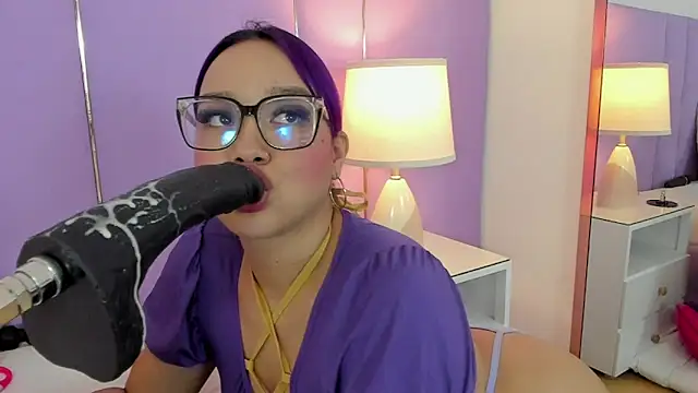 SophyRuiz  online show from October 6, 11:55 am