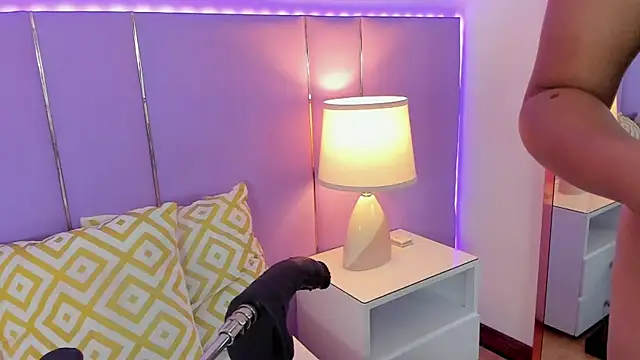 SophyRuiz  online show from March 28, 11:44 am