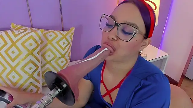 SophyRuiz  online show from March 14, 11:49 am