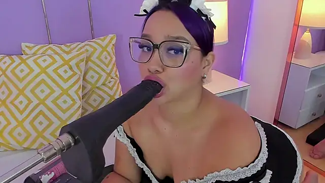 SophyRuiz  online show from April 3, 11:49 am