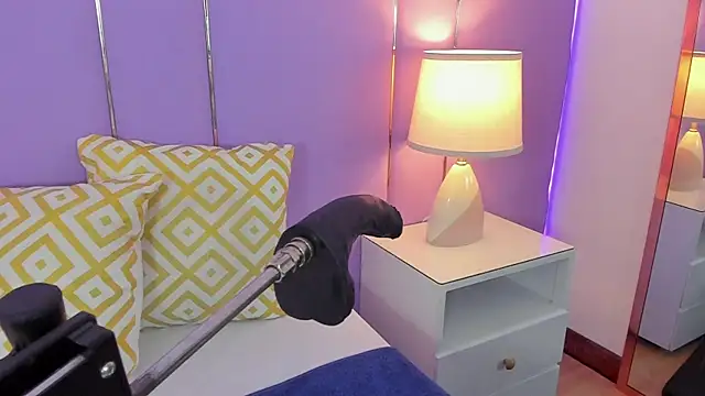 SophyRuiz  online show from April 10, 11:50 am