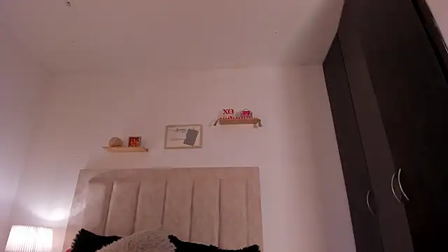 Snapshot of Avaline_Blancx chatting on March 19, 1:21 am Avaline Blancx online show from March 19, 1:21 am