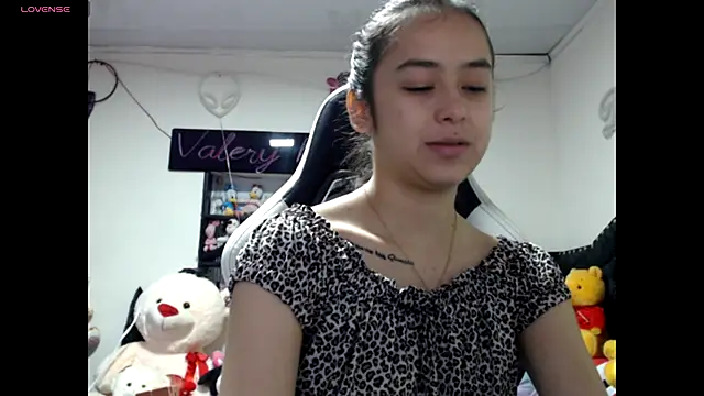 Snapshot of ValeryBaker_ chatting on October 31, 11:18 am ValeryBaker online show from October 31, 11:18 am