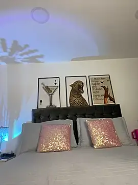 exoticcute online show from March 11, 9:20 pm