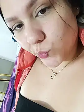 Snapshot of Ariakris chatting on November 16, 11:48 am Ariakris online show from November 16, 11:48 am