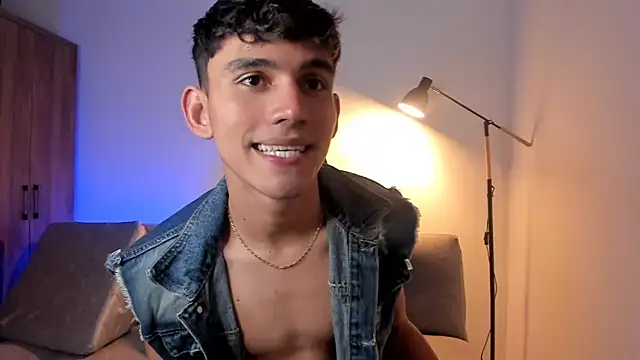 EstebanPerez  online show from February 17, 10:27 pm