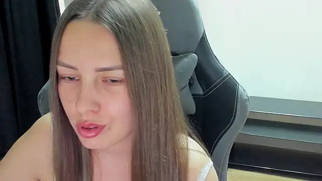 Snapshot of Mia_shy1 chatting on June 27, 12:22 pm Mia shy1 online show from June 27, 12:22 pm