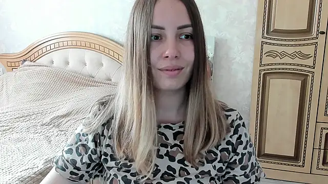 Snapshot of Mia_shy1 chatting on October 4, 7:43 am Mia shy1 online show from October 4, 7:43 am