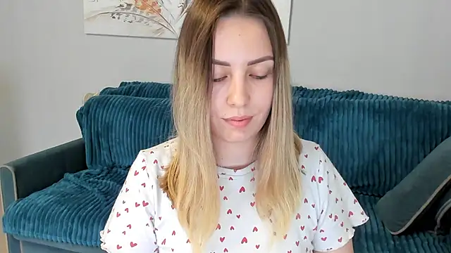 Snapshot of Mia_shy1 chatting on February 18, 11:44 am Mia shy1 online show from February 18, 11:44 am