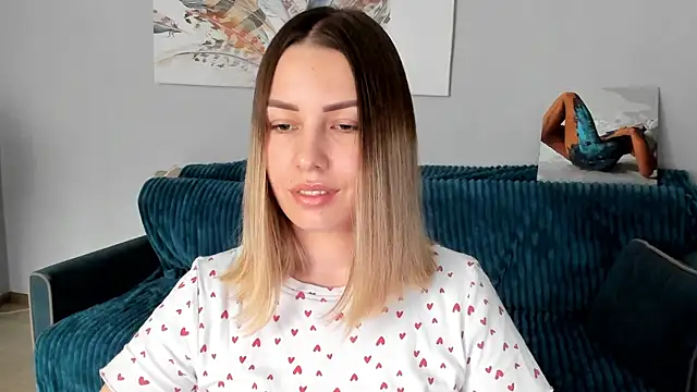 Snapshot of Mia_shy1 chatting on March 18, 9:34 am Mia shy1 online show from March 18, 9:34 am