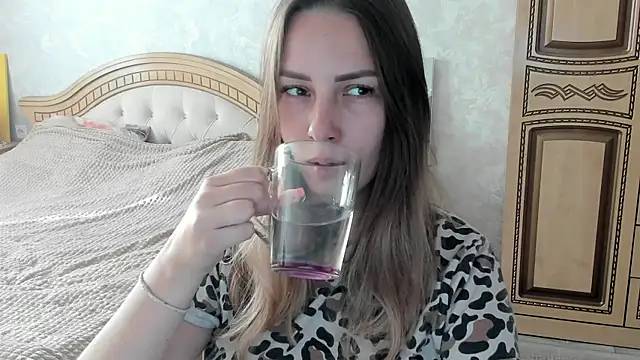 Snapshot of Mia_shy1 chatting on November 10, 8:19 am Mia shy1 online show from November 10, 8:19 am