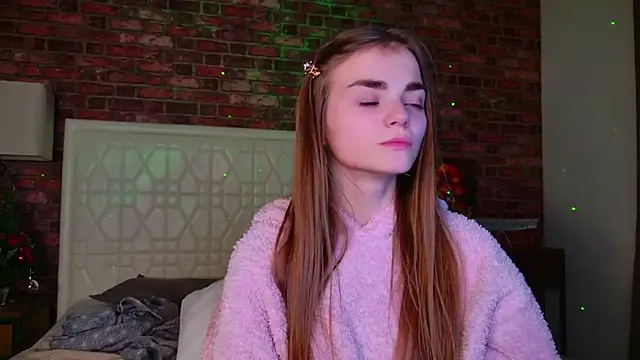 Snapshot of SophieSuvi chatting on December 7, 5:59 pm SophieSuvi online show from December 7, 5:59 pm