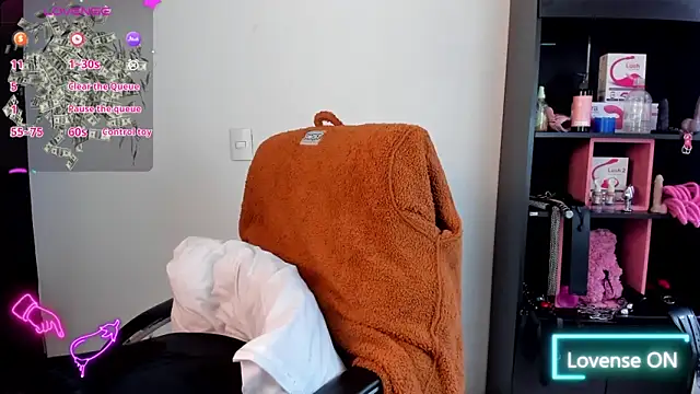 sara goodgirl13 online show from April 8, 5:47 pm